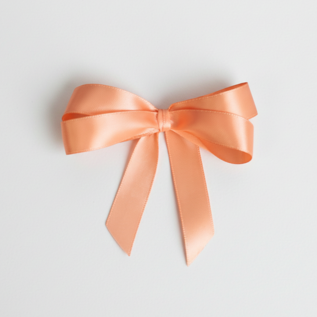 Saténová stuha 15 mm – meruňková, elegantní doplněk pro tvoření a dekorace